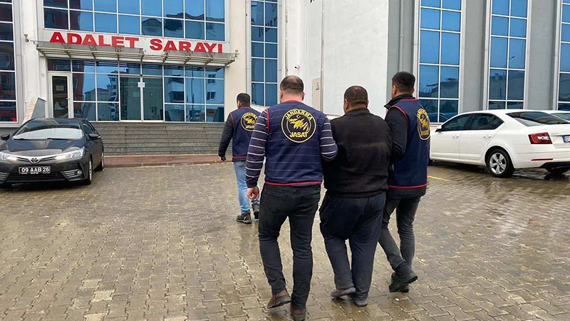 Edirne’de aranması olan 2 şahıs yakalandı 