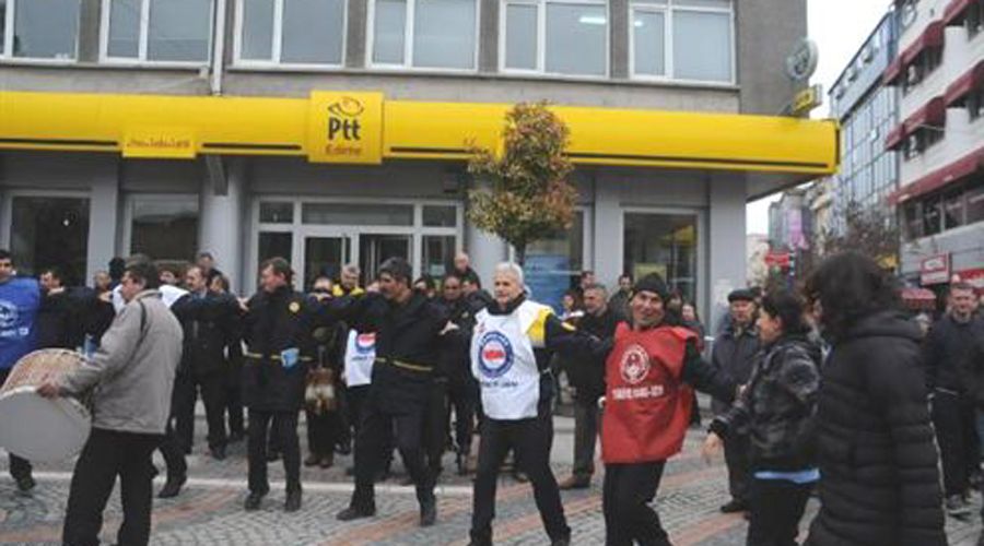 PTT çalışanlarından iş bırakma eylemi 