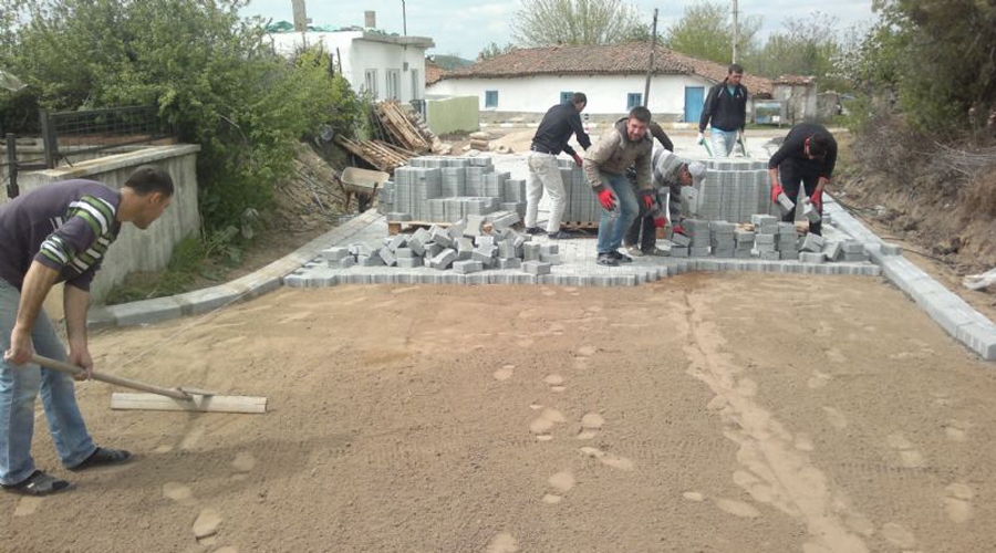 Kaymakamlıktan beton parke taşı startı 