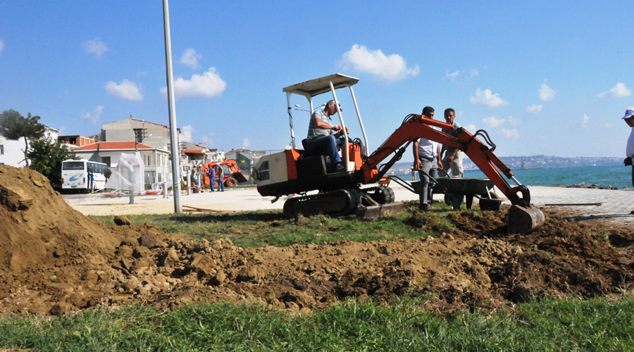 Altınova sahil yoluna spor aletleri kuruluyor 