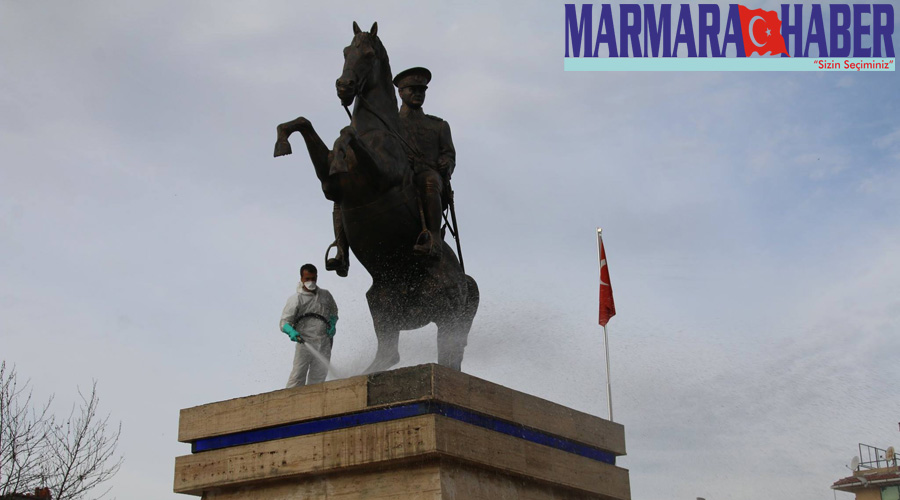 Atatürk Anıtı temizlendi