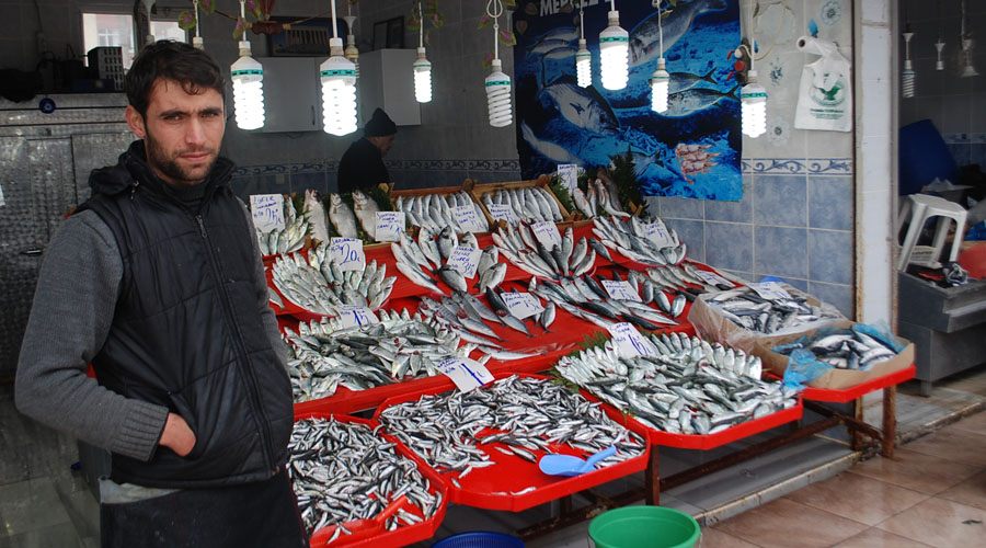 Soğuk hava balık pazarını vurdu 