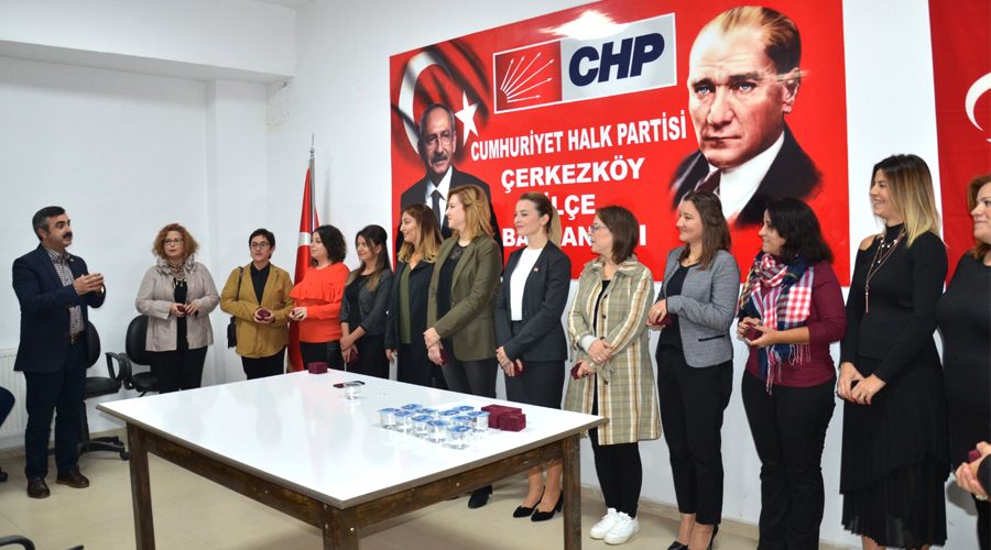 CHP, yeni kadın kolları yönetimini tanıttı