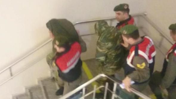 Yunan askerlerin tutukluluğunun devamına karar verildi