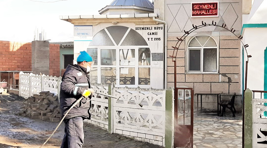 Kırsal mahallelerdeki camiler dezenfekte edildi 