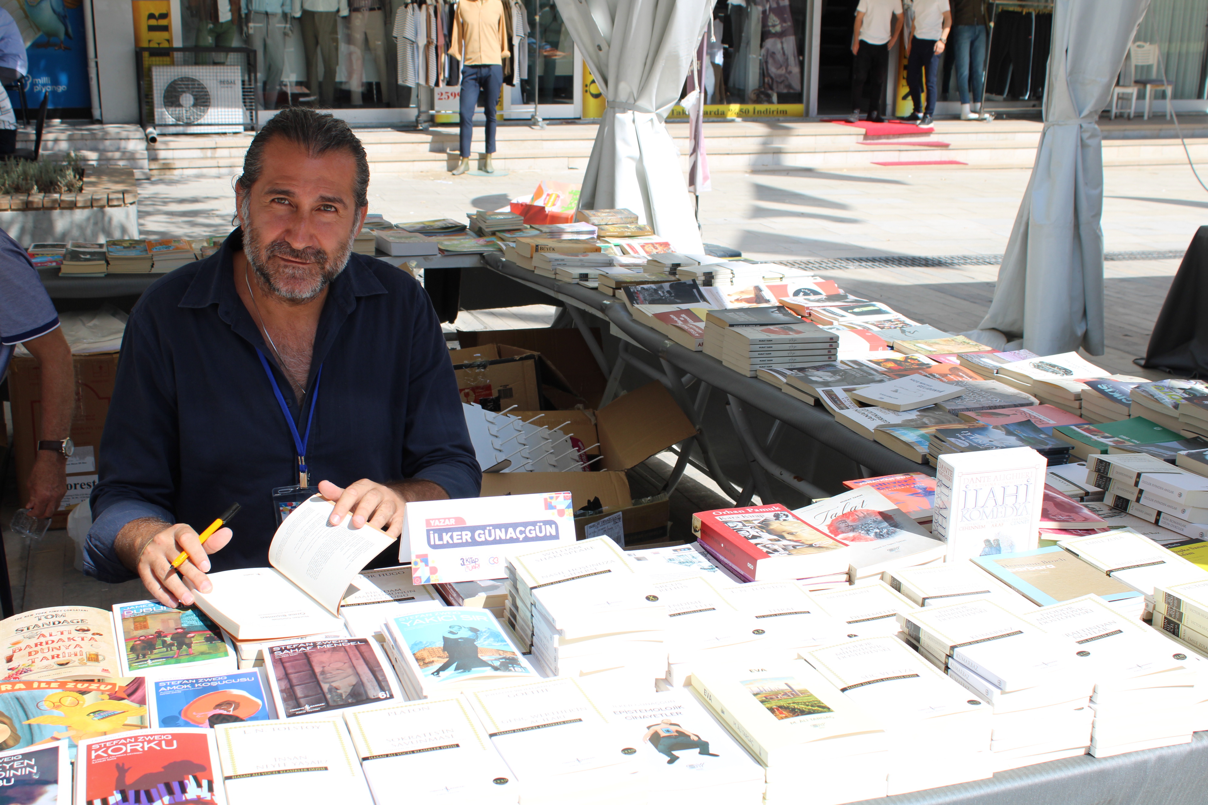 “Kalın kitap okumaktan korkmayın”