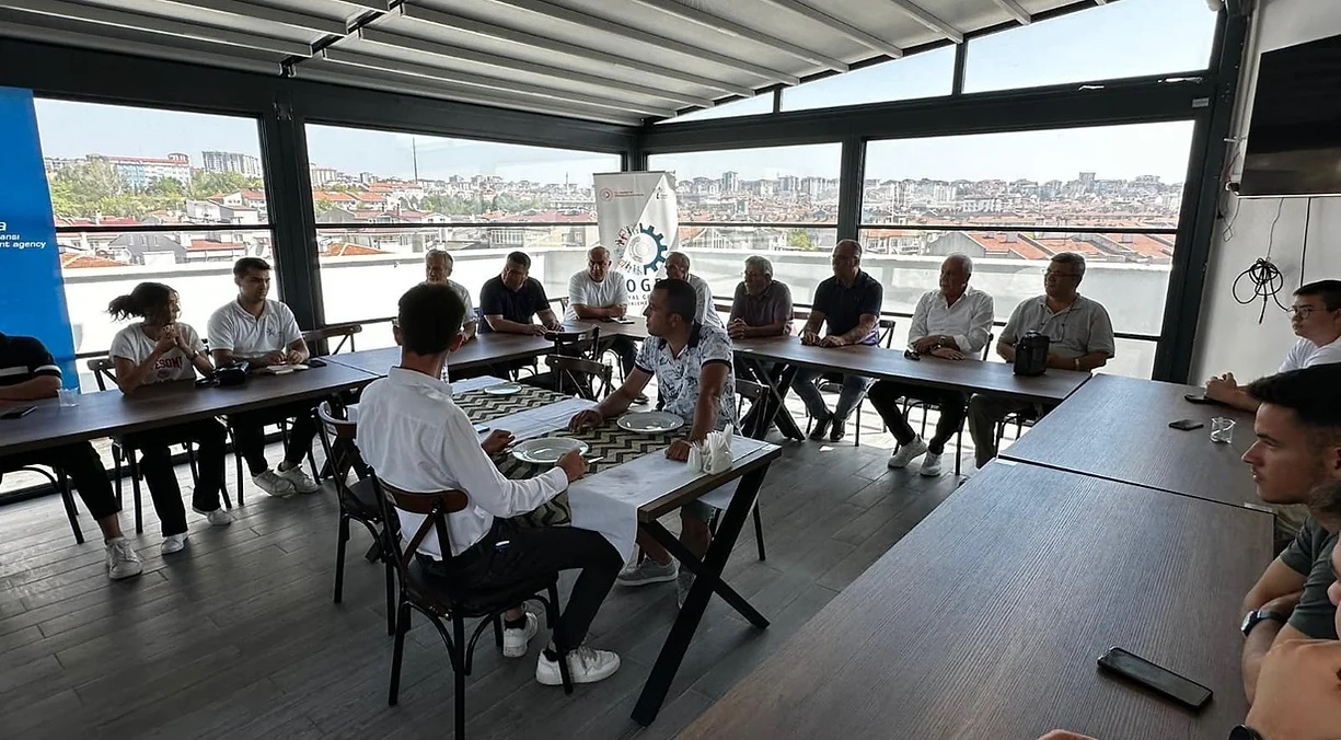 Yönetim Kurulu Üyelerinden Hızlandırılmış Servis Elemanı Eğitimi’ne ziyaret