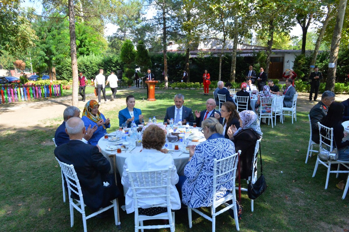 Vali Sezer, şehit aileleri ve gazilerle bir araya geldi