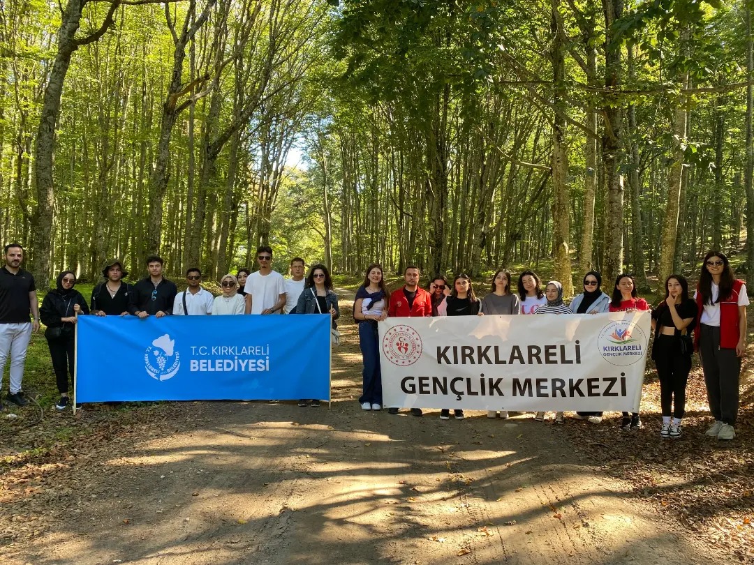 Şehrin doğal güzelliklerini doğa yürüyüşünde keşfettiler