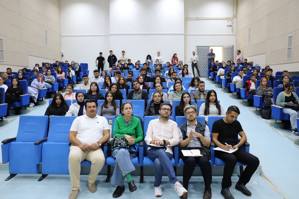 Mimarlık Fakültesi’nde açılış dersi verildi