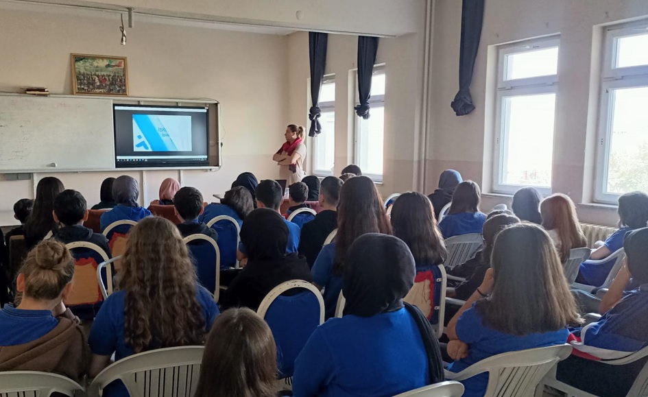 Lise öğrencilerine meslek seçimi semineri verildi