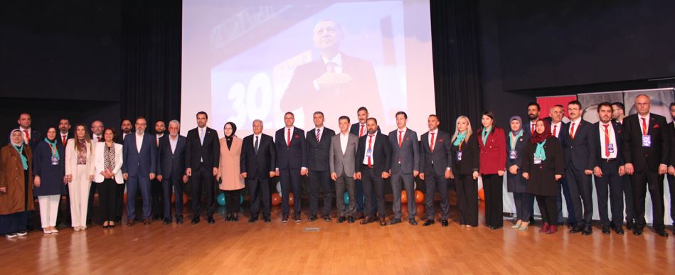 AK Parti’de Azbay güven tazeledi