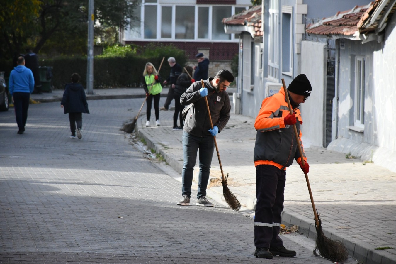 ‘Temiz Sokaklar Mutlu Yarınlar’ kampanyası Gündoğu Mahallesi’nde devam etti