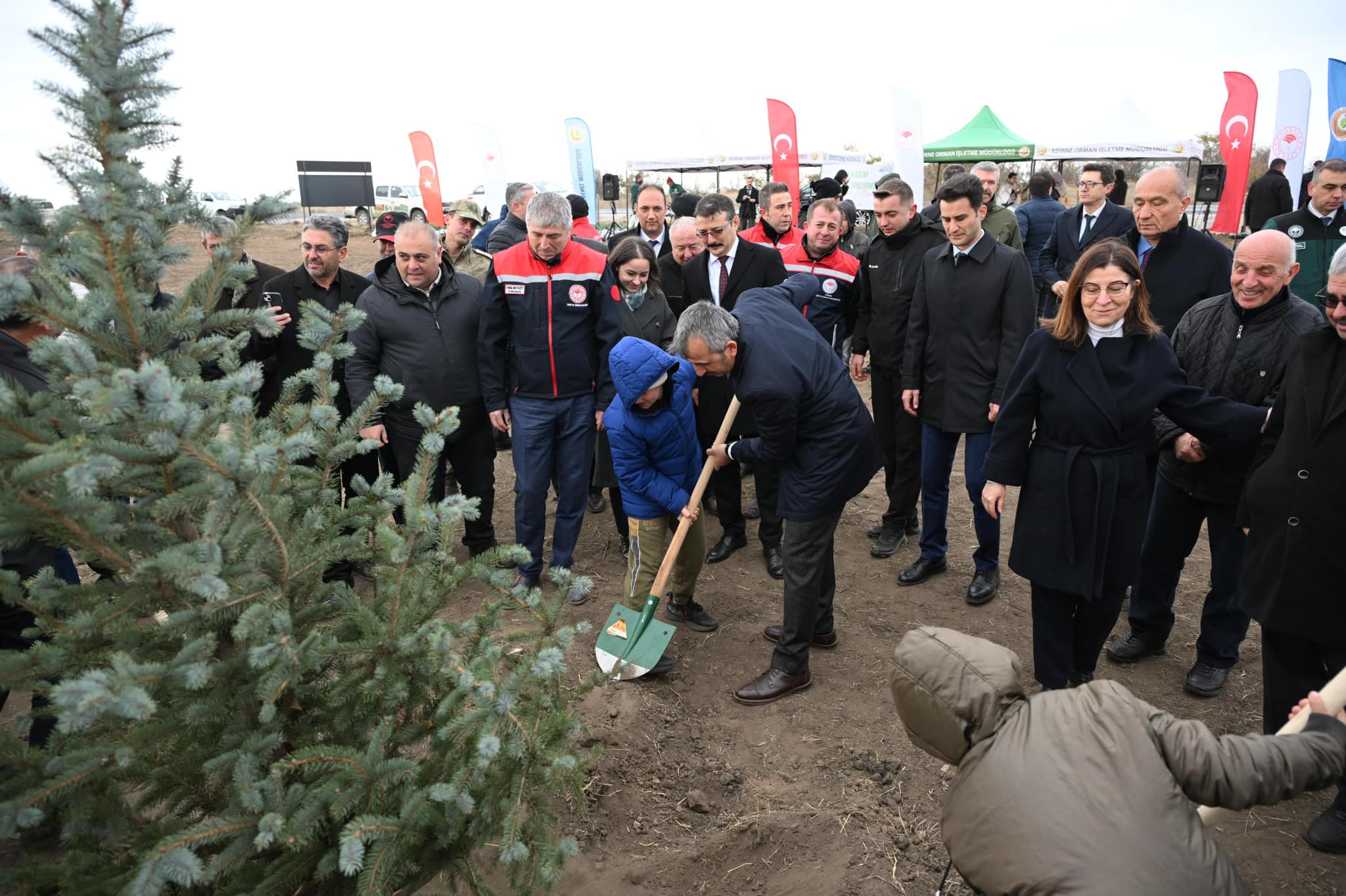 Dünya Ağaçlandırma Günü’nde fidanlar toprakla buluştu