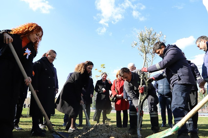 Şiddet kurbanı kadınların anısına 52 fidan yeşerecek