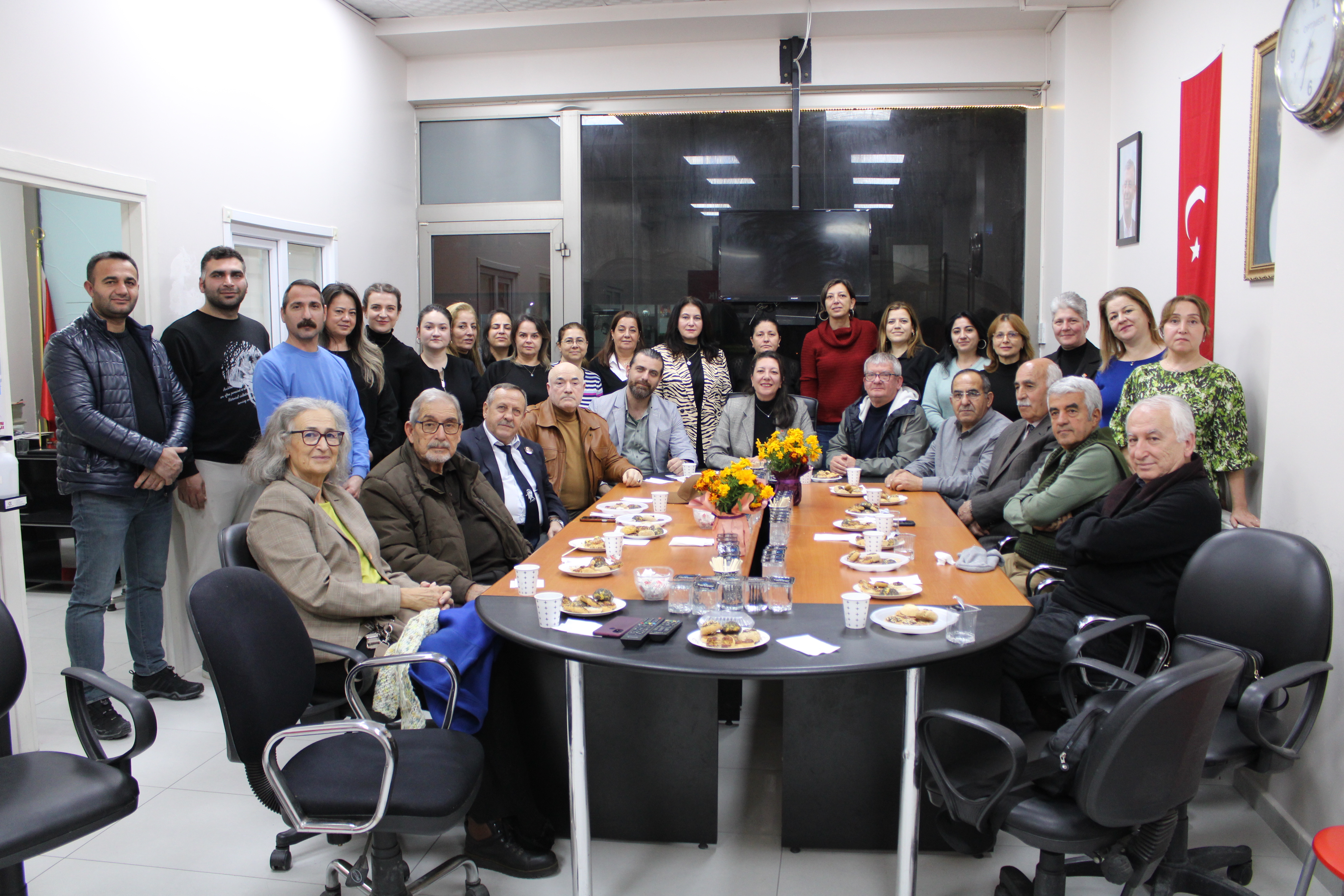 CHP, emekli öğretmenleri ağırladı