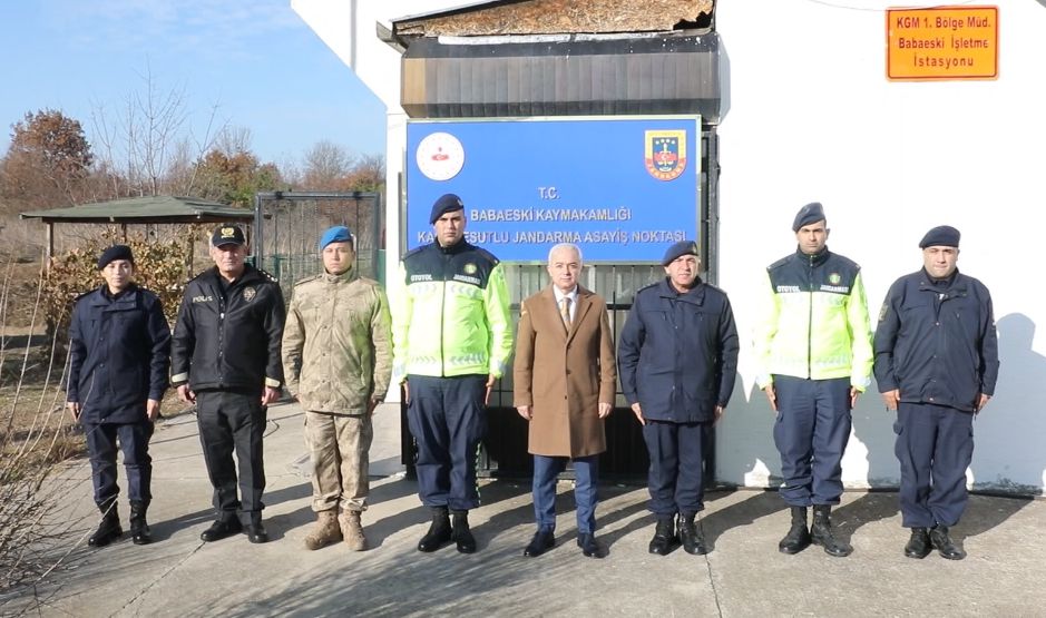 Yol kontrol noktalarında incelemelerde bulundu