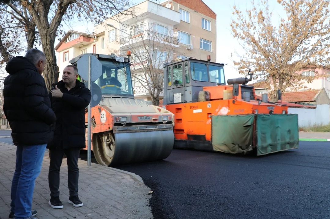 Başkan Bulut, Bademlik’teki asfaltlama çalışmalarını inceledi