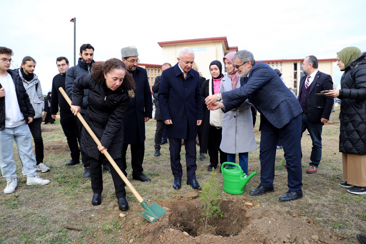 KLU’da ‘Kampüste Bir Dikili Ağacım Olsun’ etkinliği