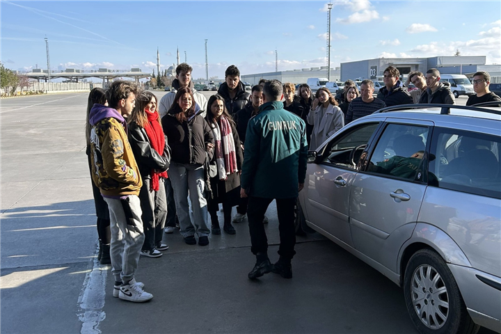 Dış ticaret bölümü öğrencilerinden Kapıkule Gümrük Kapısı’na ziyaret