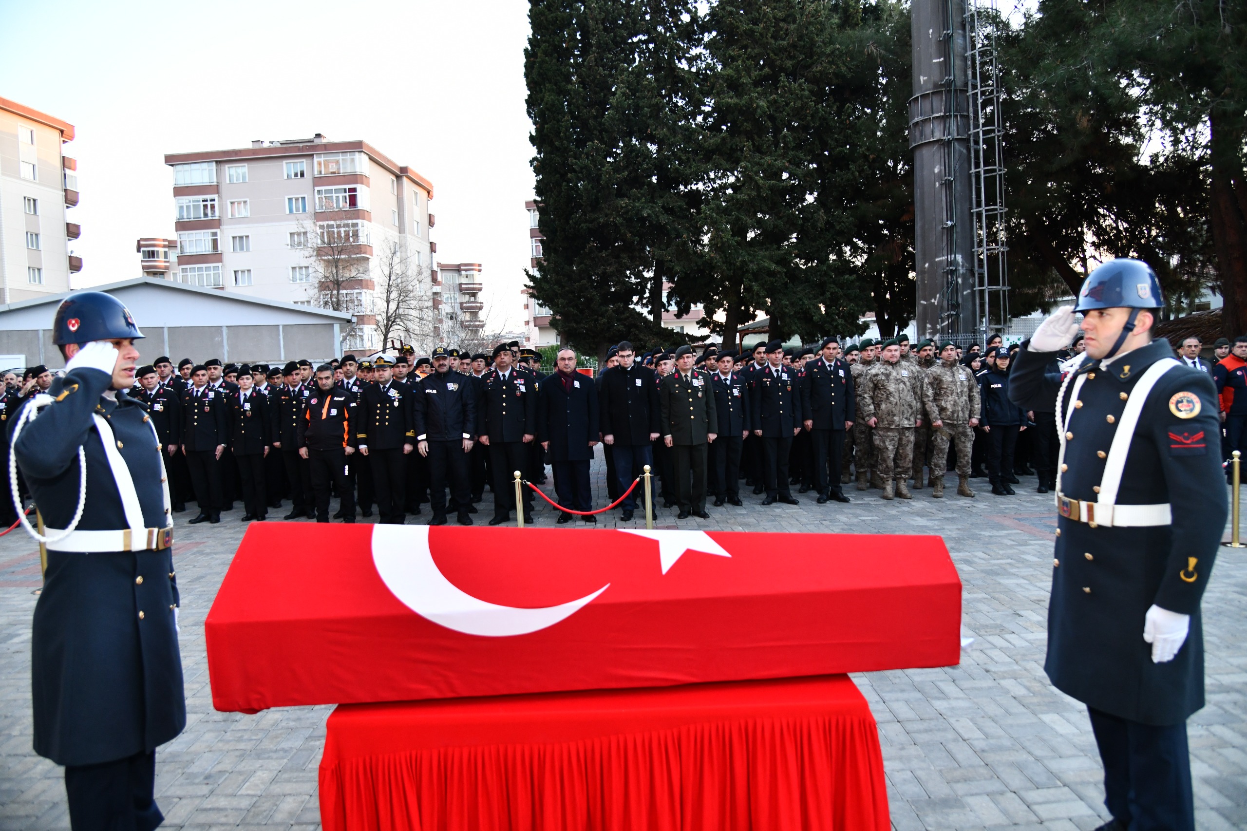 Askeri törenle memleketine uğurlandı