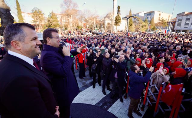 İmamoğlu, Saray’da vatandaşlarla buluştu