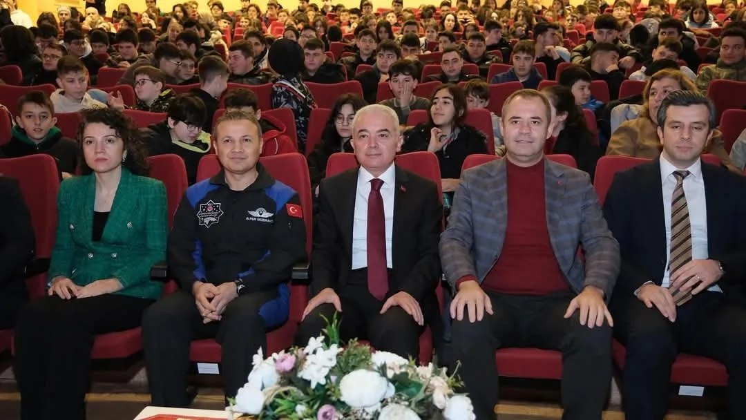 İlk Türk astronot Gezeravcı, Kırklareli’nde öğrencilerle buluştu