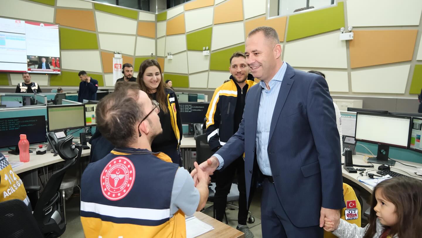 Yeni yıla çalışarak giren personelleri ziyaret etti