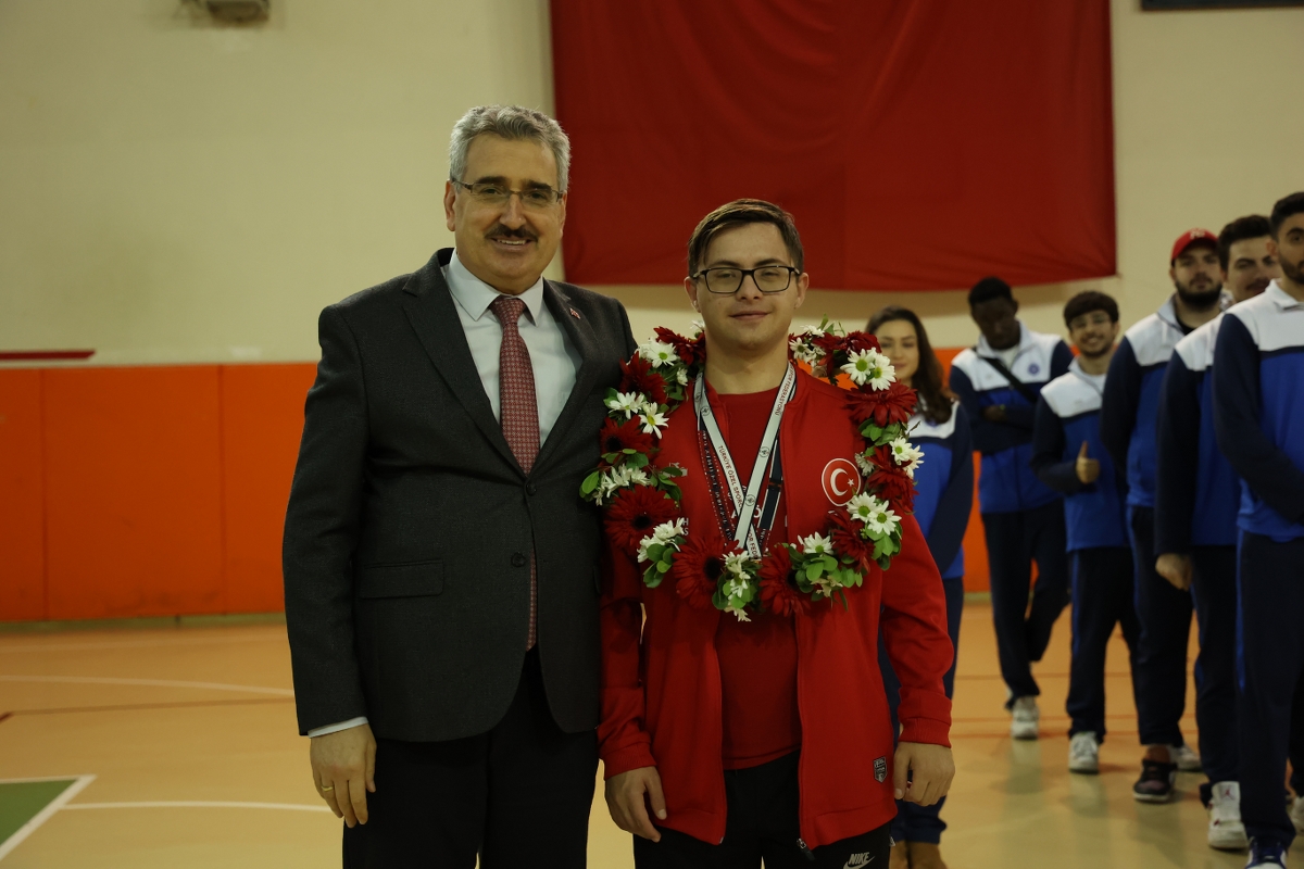 NKÜ’de başarılı sporcular ödüllendirildi