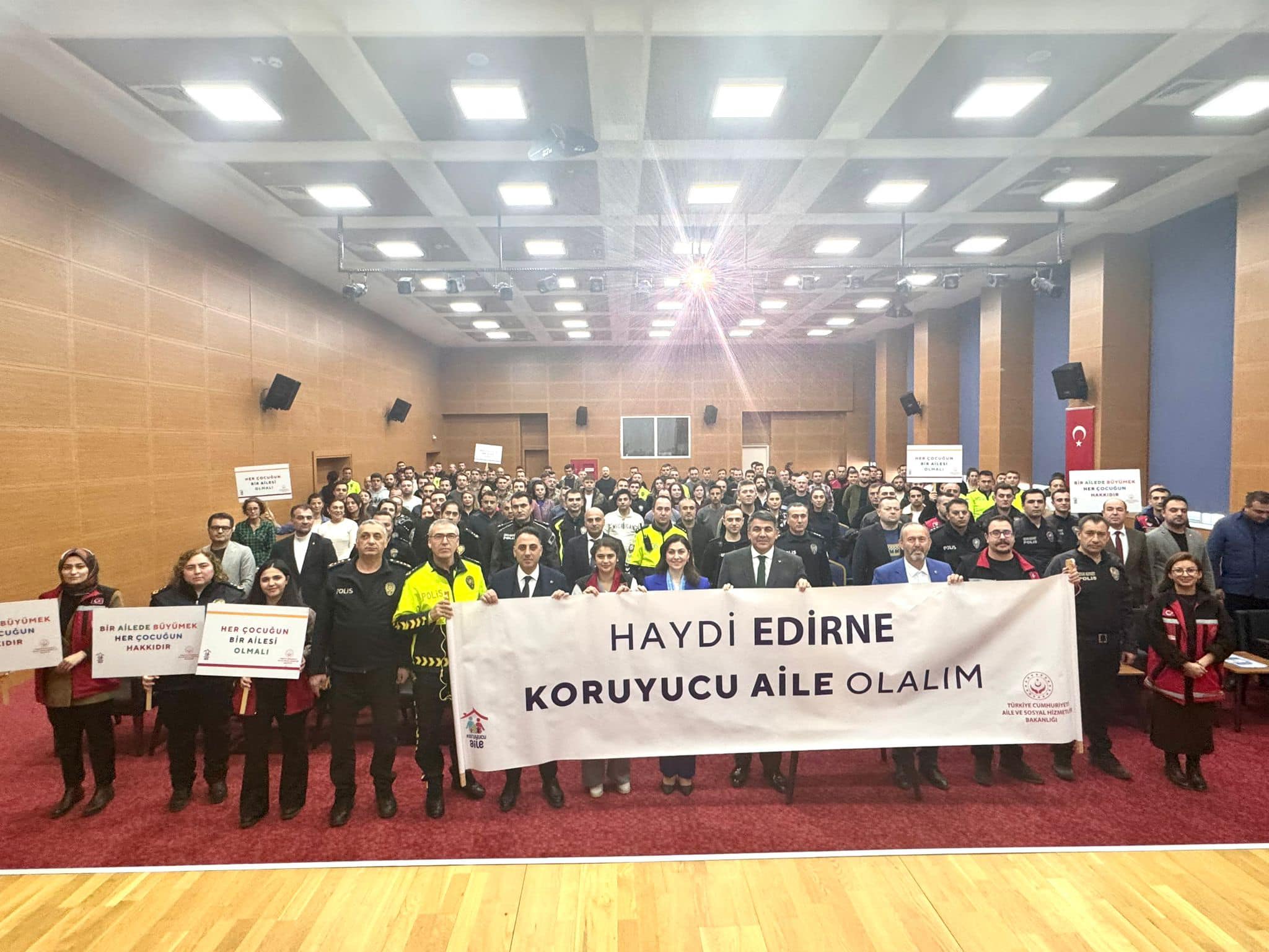 Edirne’de koruyucu aile hizmeti tanıtıldı