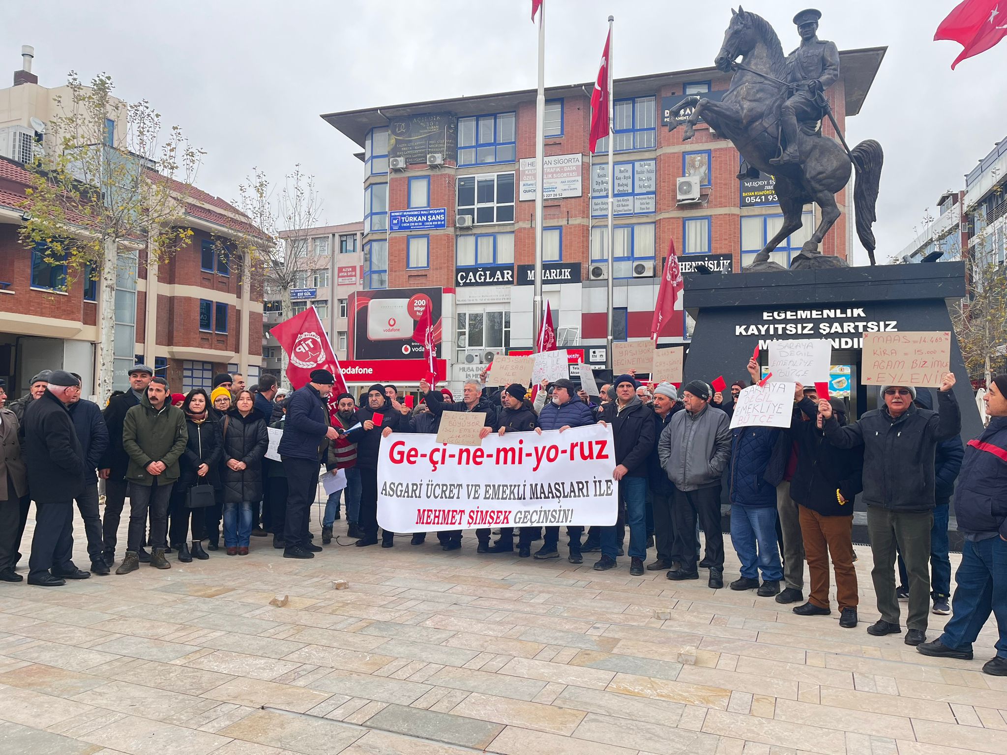 Kurt: Emeklilere, ‘açlık sınırının altında yaşayın’ deniliyor