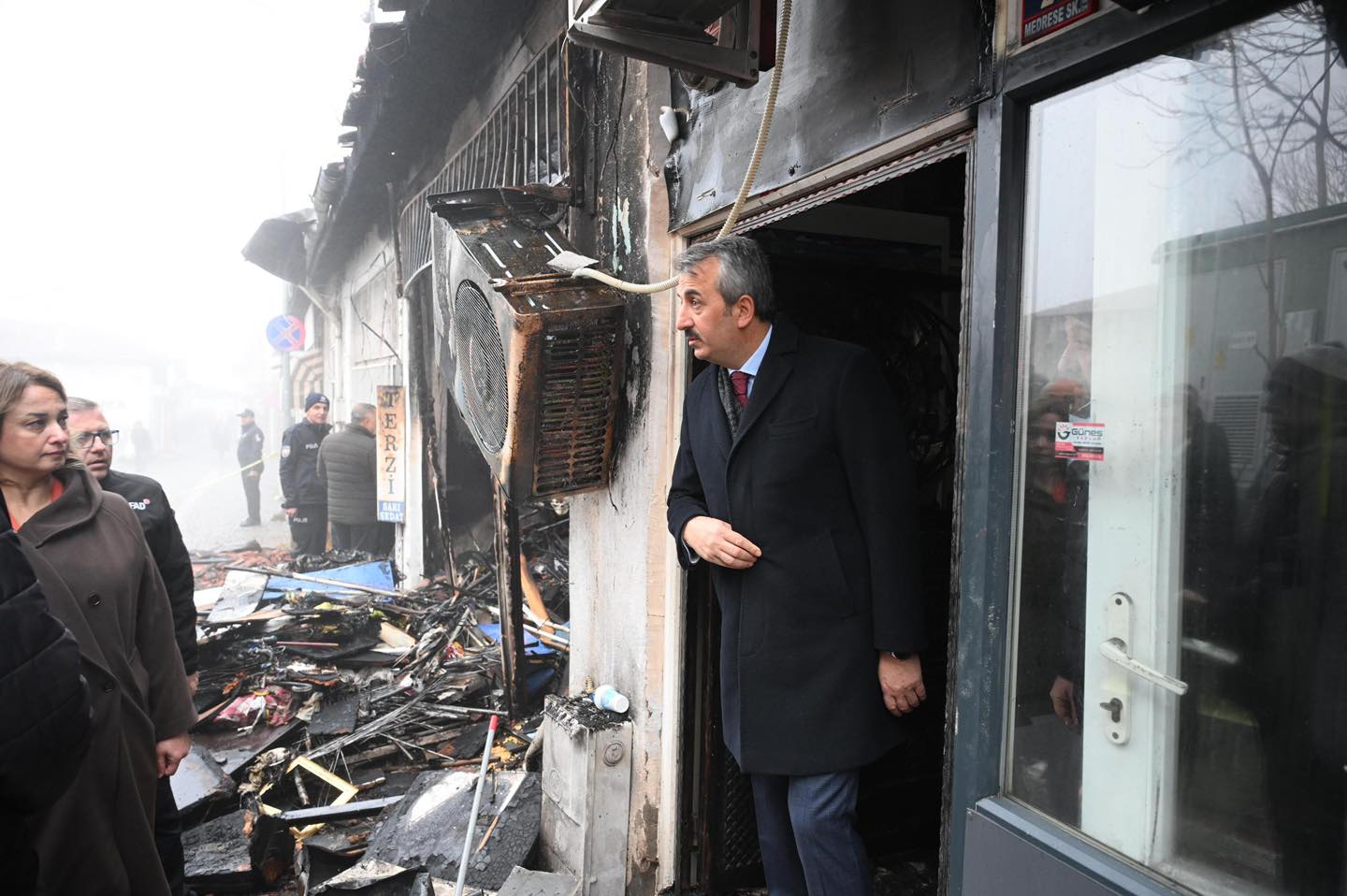 Edirne’de korkutan yangın: 5 iş yeri zarar gördü