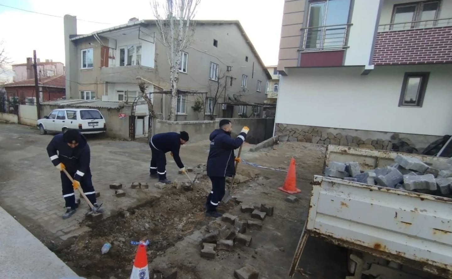 Keşan'da yol tamirat çalışmaları devam ediyor