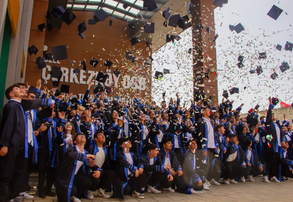 ÇOSB Lisesi, 225 öğrencisini teknisyen olarak mezun etti 