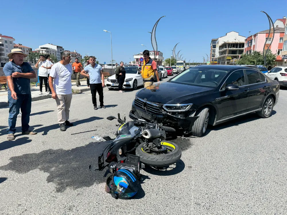 Otomobil ile motosiklet çarpıştı; 1 yaralı