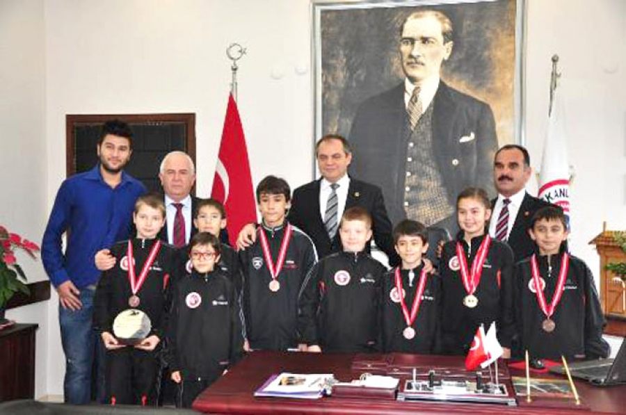 Başarılı sporculardan Başkan Dalgıç’a ziyaret