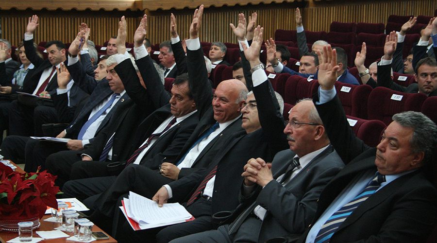 Büyükşehir Belediye Başkanı Eşkinat ilk meclise katıldı