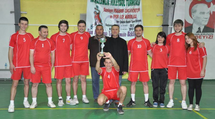 Volaybol Turnuvasında şampiyon Paşaköy Uygar Grup  