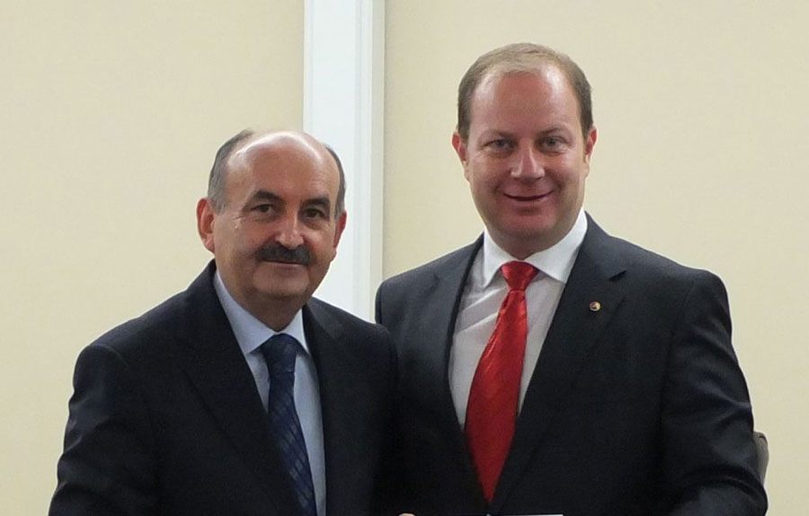Edirne Ticaret Borsası yönetimi, önceki gün Edirne Milletvekili ve Sağlık Bakanı Dr.Mehmet Müezzinoğlu’nu ziyaret etti.