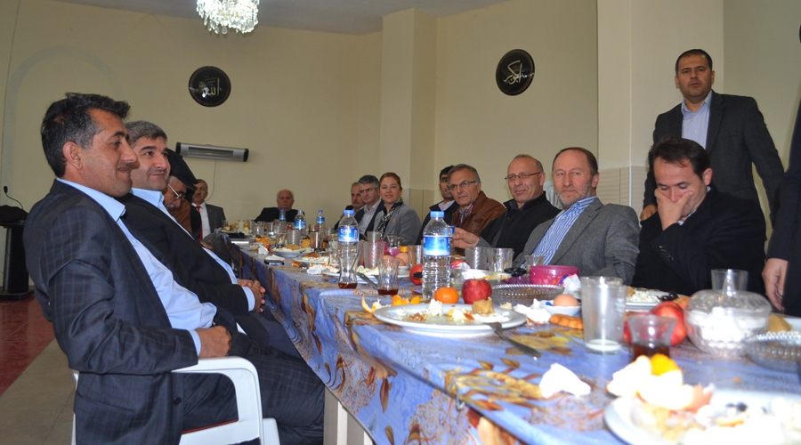  AK Partililer, Vanlılarla kahvaltıda buluştu