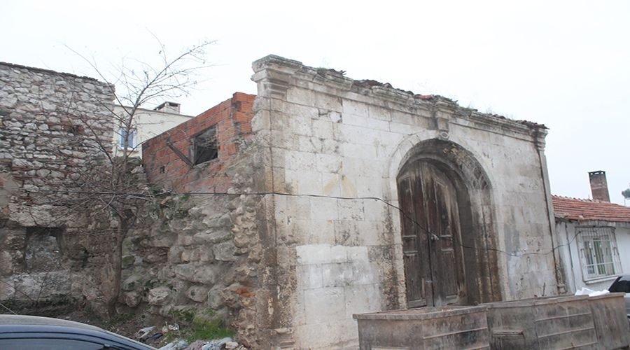 Tarihi bina yıllardır onarılmayı bekliyor 