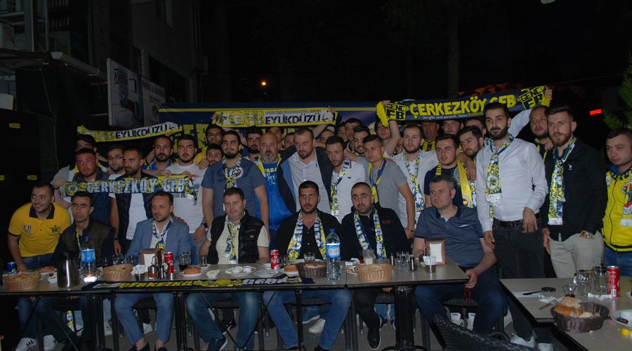Genç Fenerbahçeliler iftarda bir araya geldi