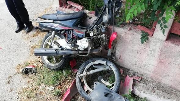 Çaldığı motosikletle kaza yaptı