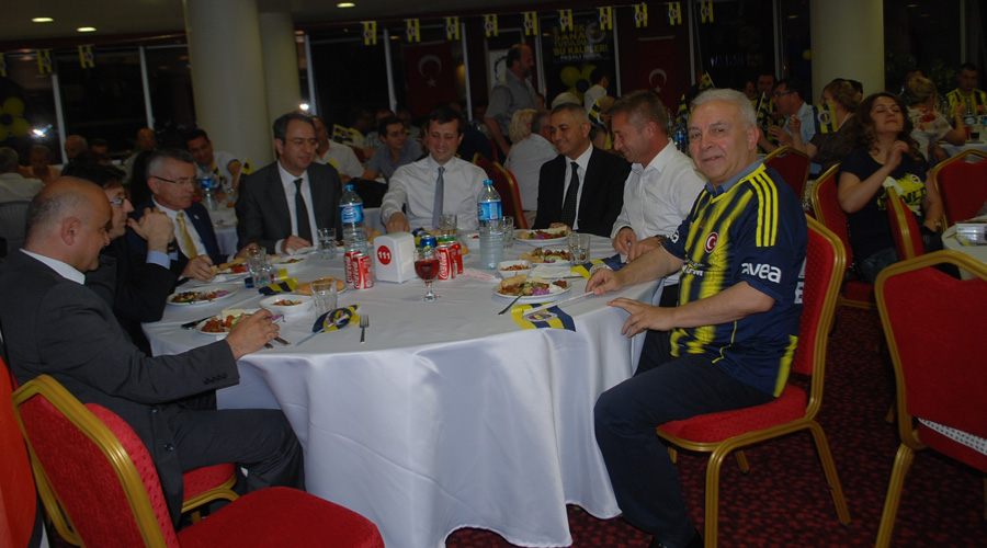 Fenerbahçeliler şampiyonluğu kutladılar