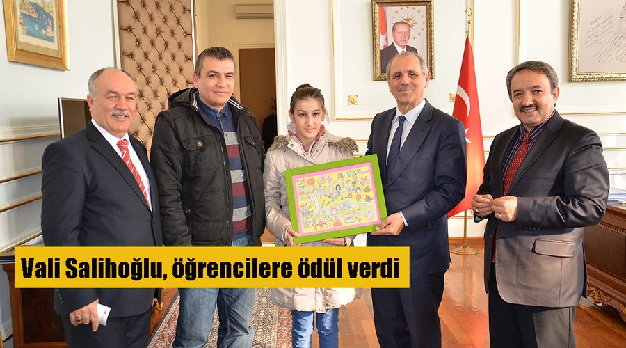 Vali Salihoğlu, öğrencilere ödül verdi