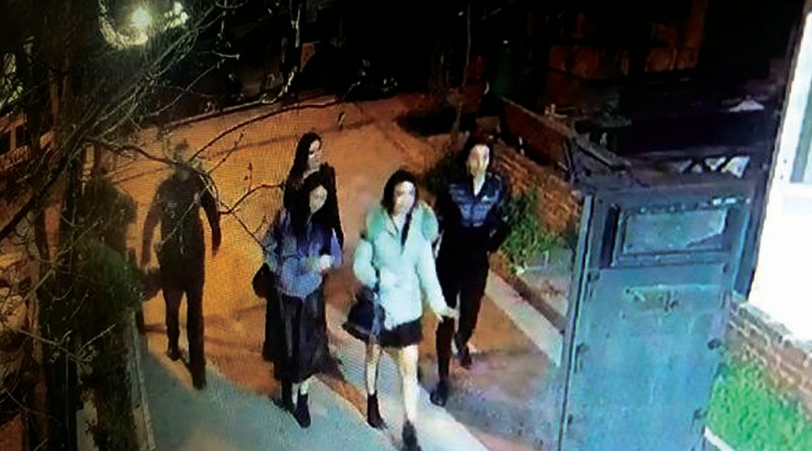 Çalışma izni olmayan 8 kadın gözaltına alındı