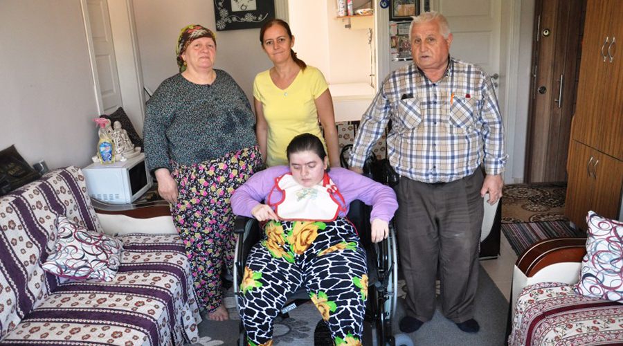 Engelli vatandaşlara tekerlekli sandalye hediye edildi