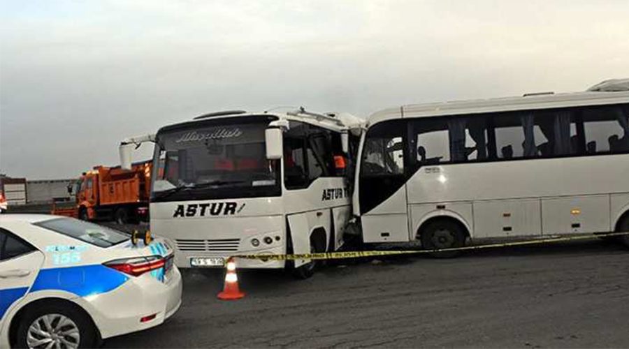 Midibüslerin çarpıştığı kazada 19 kişi yaralandı