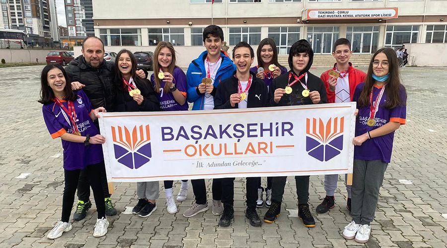 Başakşehir Okulları, turnuvadan madalyayla döndü