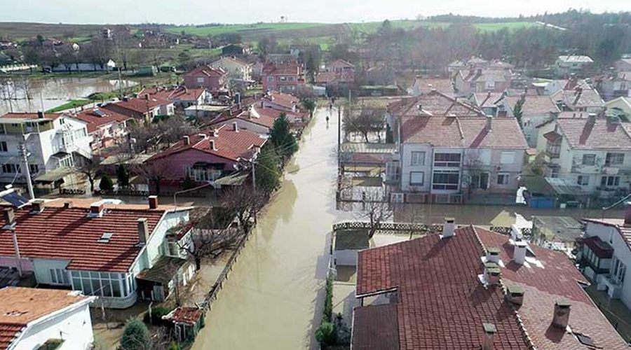 Pancarköy Deresi taştı, ev ve iş yerleri sular altında kaldı